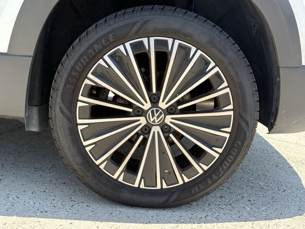 2025 Volkswagen Taos SE - Photo 9