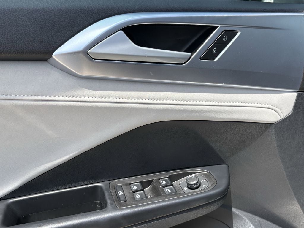 2025 Volkswagen Taos SE - Photo 11