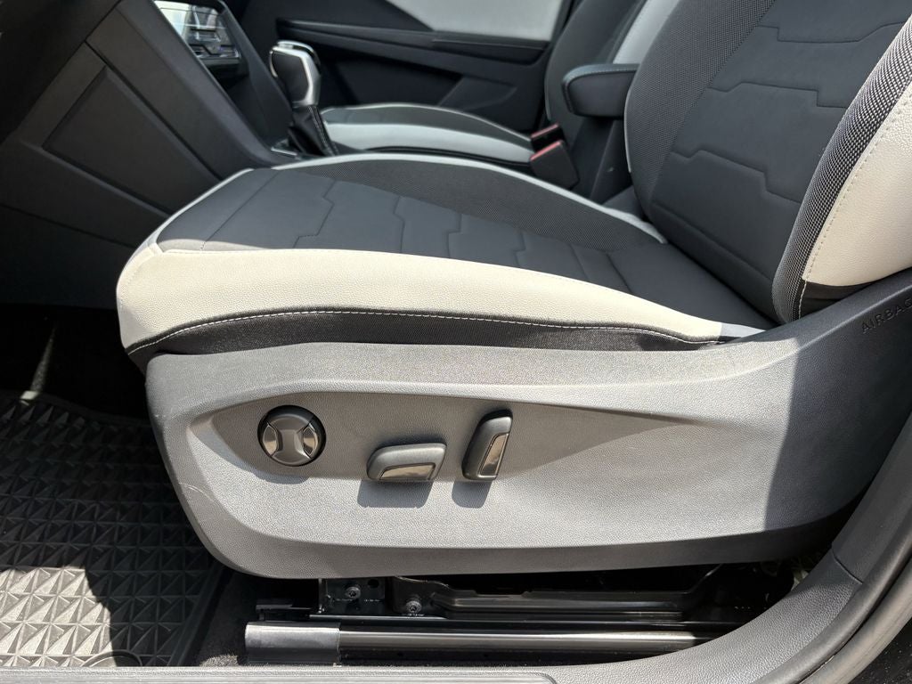 2025 Volkswagen Taos SE - Photo 13