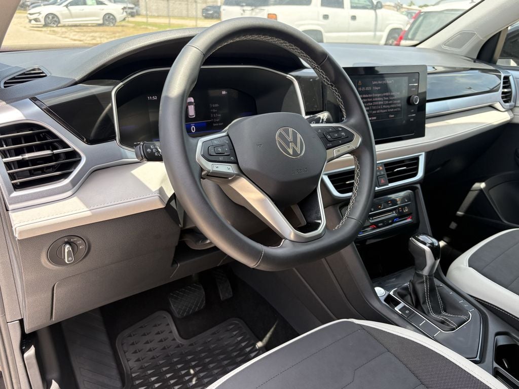 2025 Volkswagen Taos SE - Photo 14