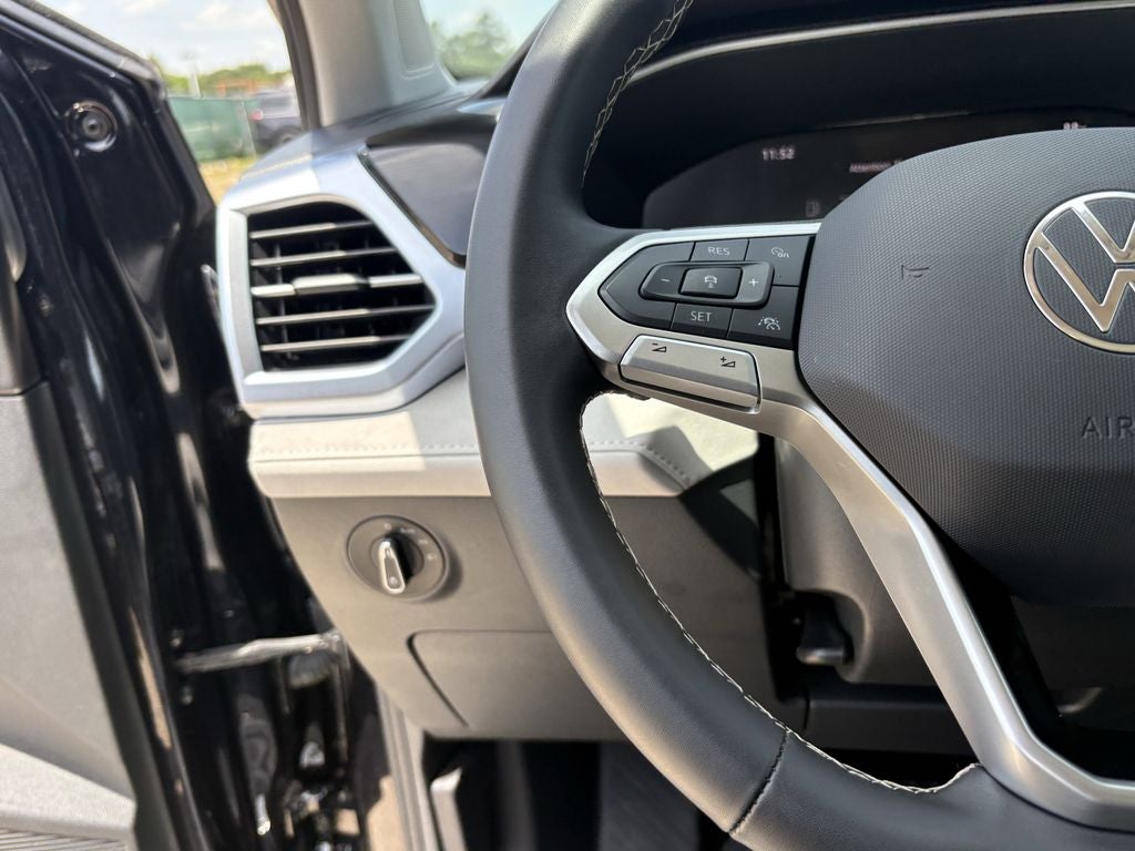 2025 Volkswagen Taos SE - Photo 16