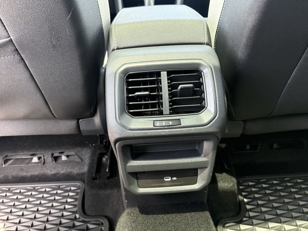 2025 Volkswagen Taos SE - Photo 25