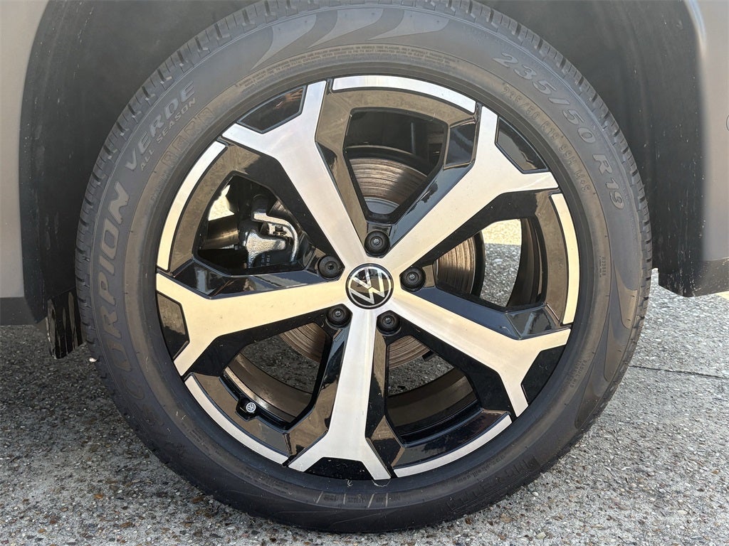 2025 Volkswagen Tiguan 2.0T SE