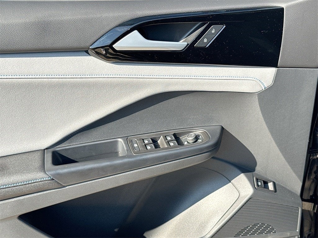 2024 Volkswagen Taos 1.5T SE Black