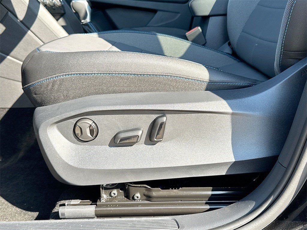 2024 Volkswagen Taos 1.5T SE Black