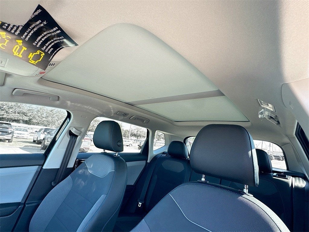 2024 Volkswagen Taos 1.5T SE Black