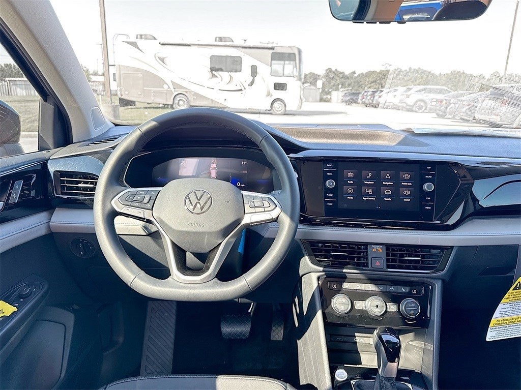 2024 Volkswagen Taos 1.5T SE Black