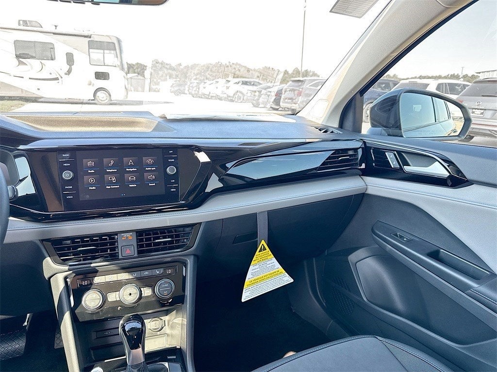 2024 Volkswagen Taos 1.5T SE Black