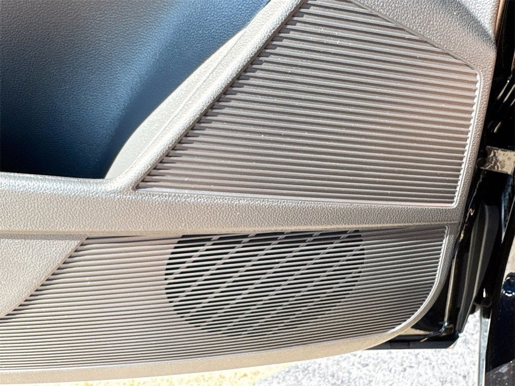 2024 Volkswagen Taos 1.5T SE Black