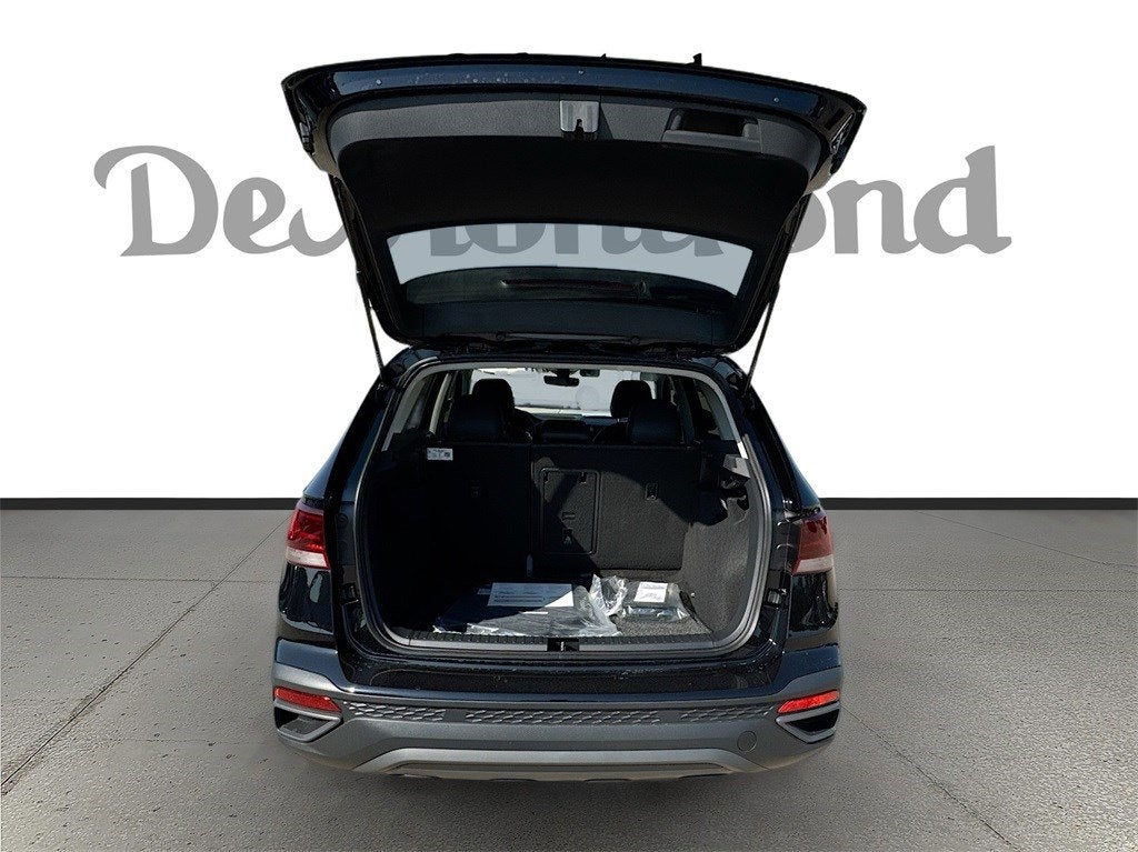 2024 Volkswagen Taos 1.5T SE Black