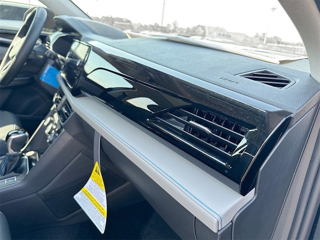 2024 Volkswagen Taos 1.5T SE Black