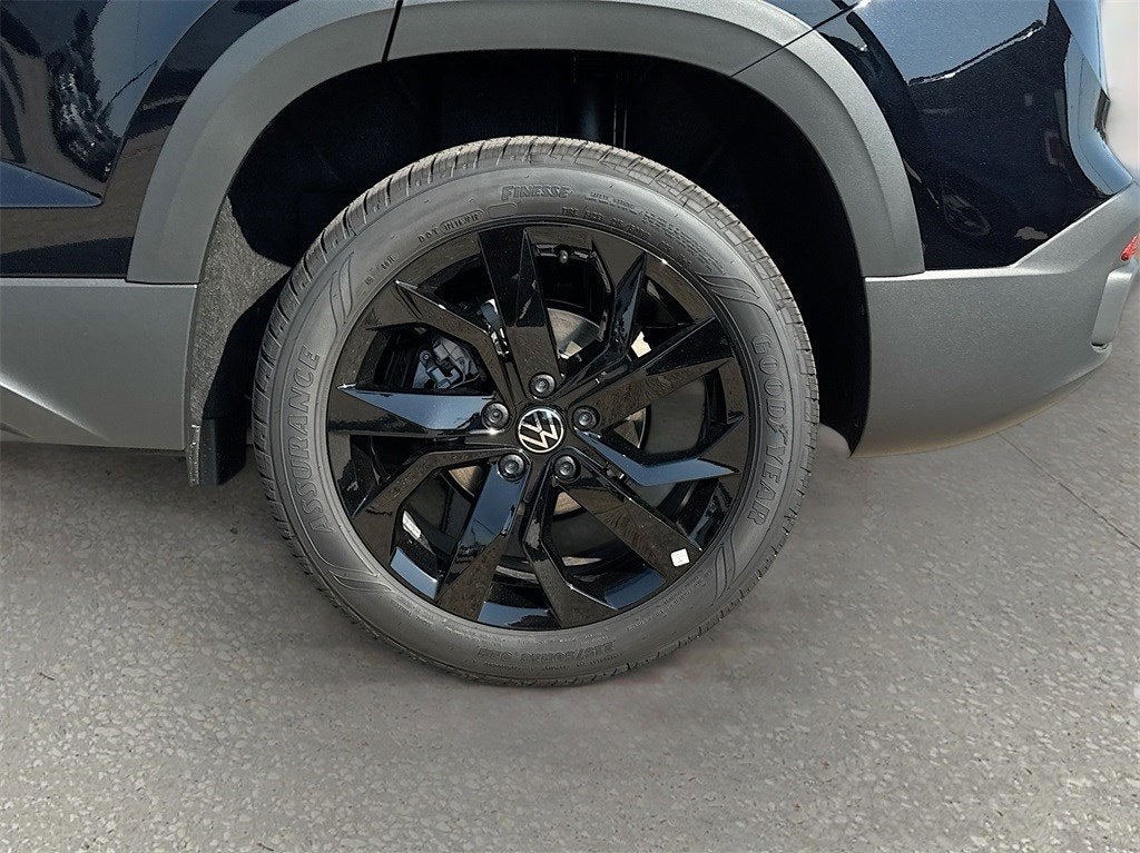 2024 Volkswagen Taos 1.5T SE Black