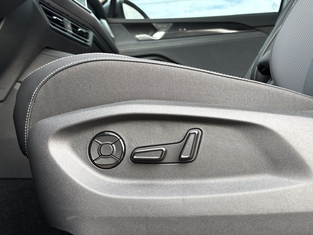 2027 Volkswagen Tiguan 2.0T SE