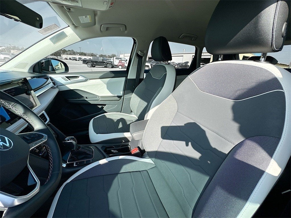 2025 Volkswagen Taos 1.5T SE