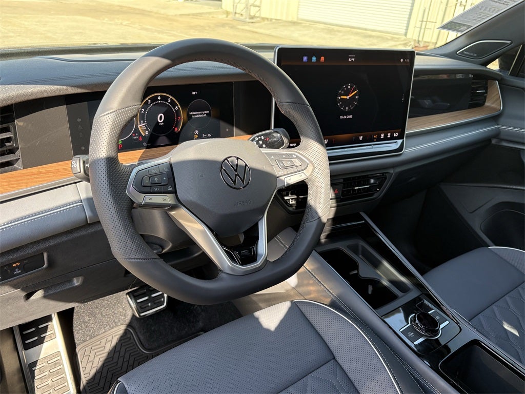 2026 Volkswagen Tiguan 2.0T SEL R-Line