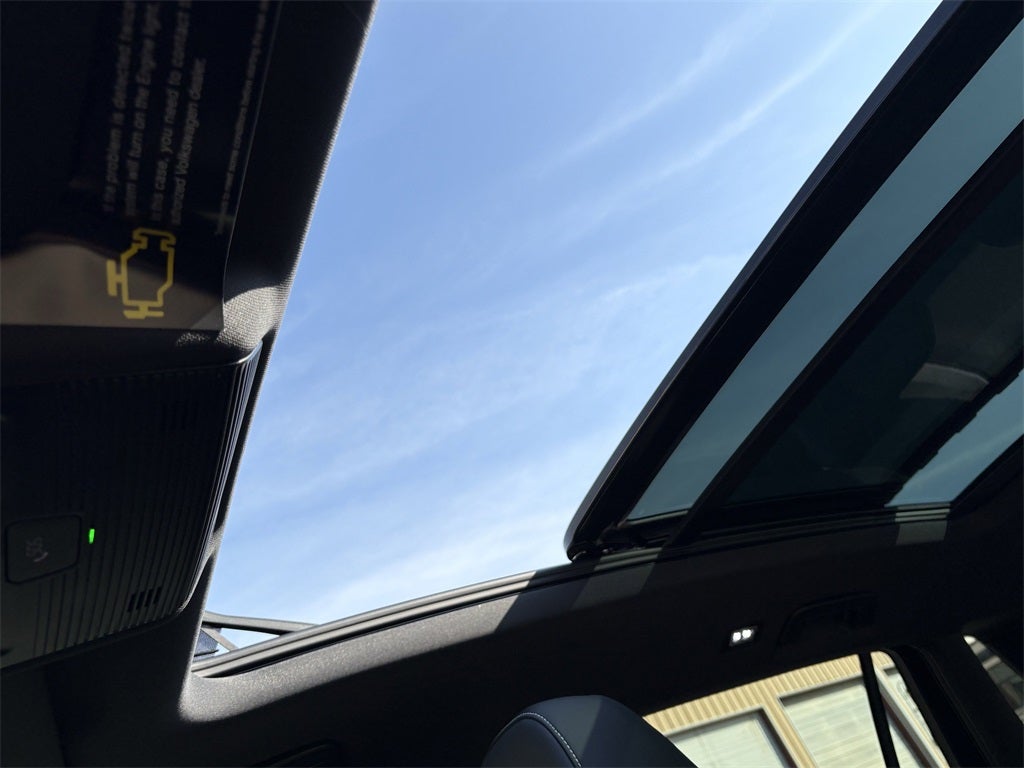 2026 Volkswagen Tiguan 2.0T SEL R-Line