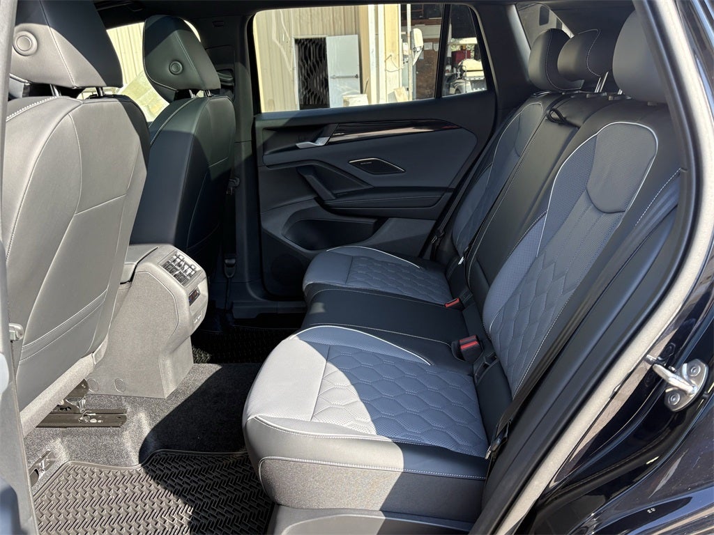 2026 Volkswagen Tiguan 2.0T SEL R-Line