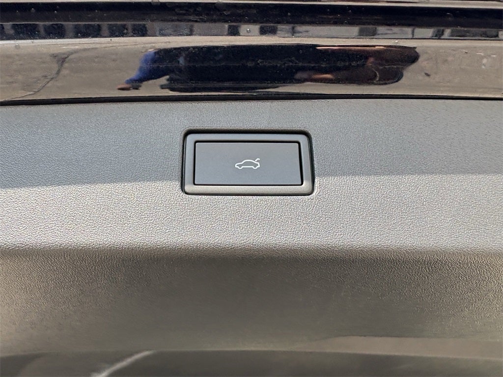 2026 Volkswagen Tiguan 2.0T SEL R-Line