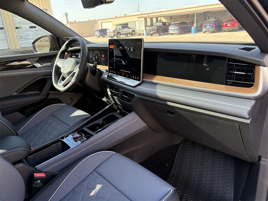 2026 Volkswagen Tiguan 2.0T SEL R-Line