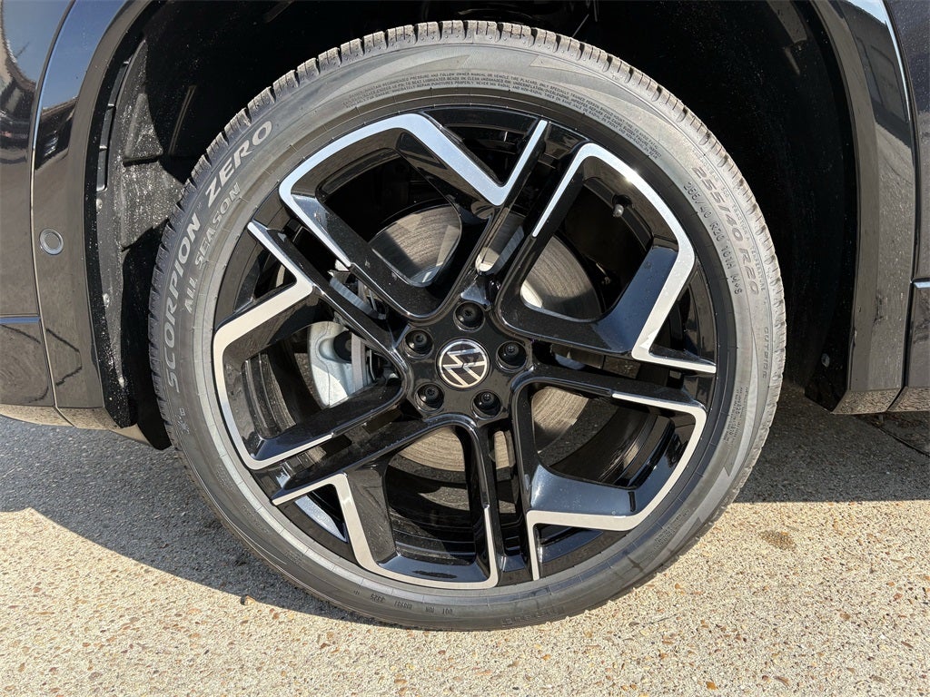 2026 Volkswagen Tiguan 2.0T SEL R-Line