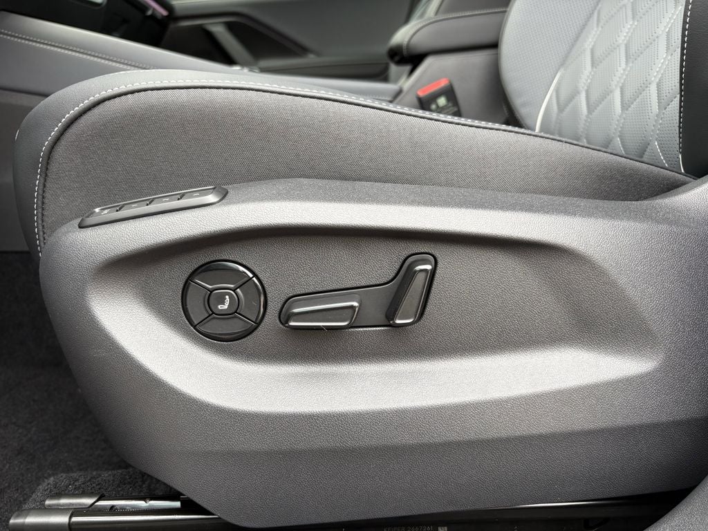 2026 Volkswagen Tiguan 2.0T SEL R-Line