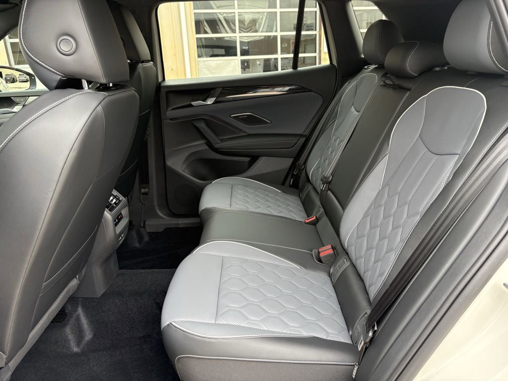2026 Volkswagen Tiguan 2.0T SEL R-Line