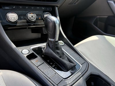 2019 Volkswagen Jetta R-Line