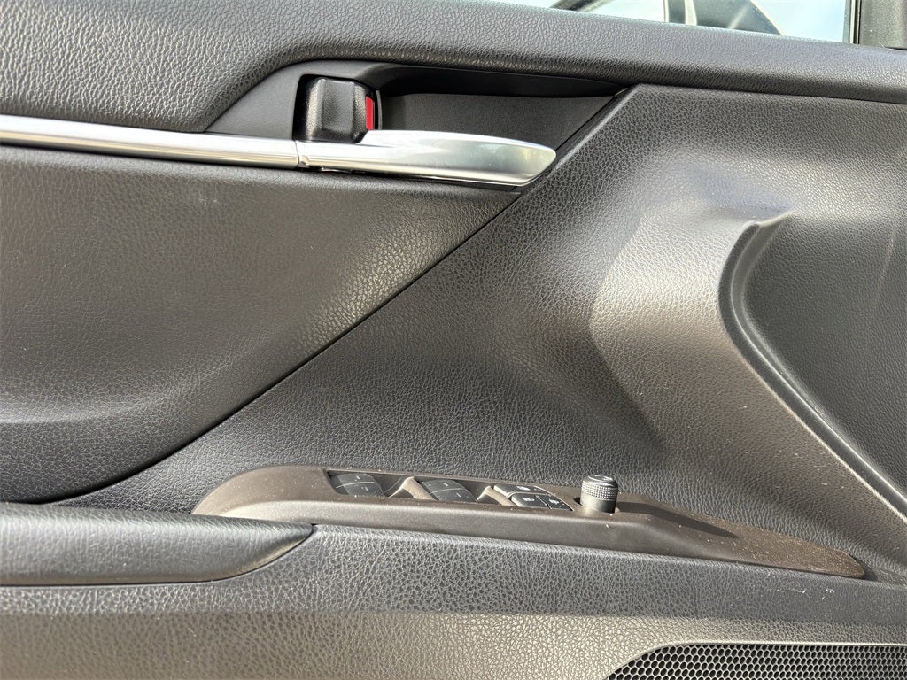 2022 Toyota Camry Hybrid SE