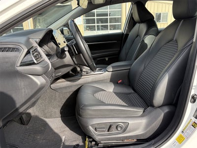 2022 Toyota Camry Hybrid SE