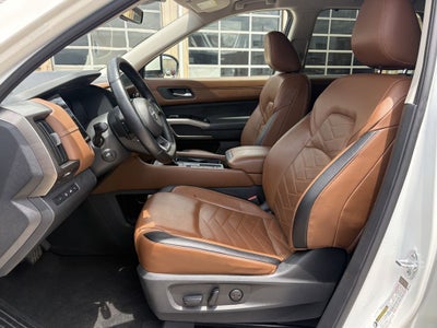 2023 Nissan Pathfinder Platinum