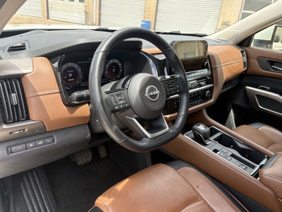 2023 Nissan Pathfinder Platinum