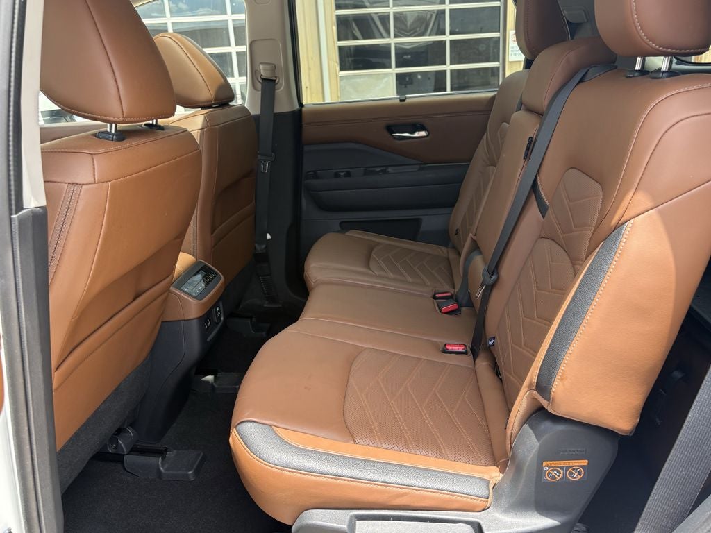 2023 Nissan Pathfinder Platinum