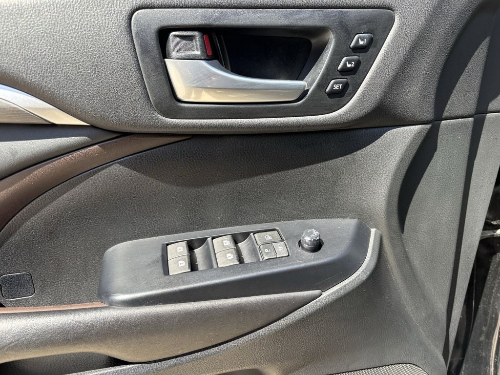 2017 Toyota Highlander Base