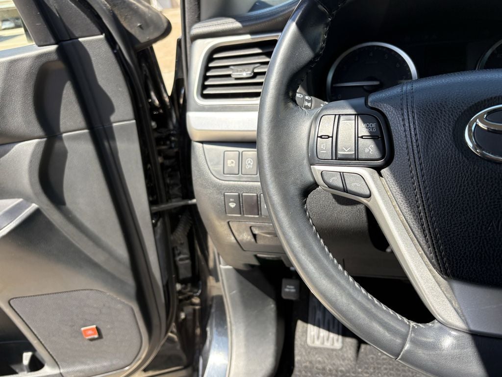 2017 Toyota Highlander Base