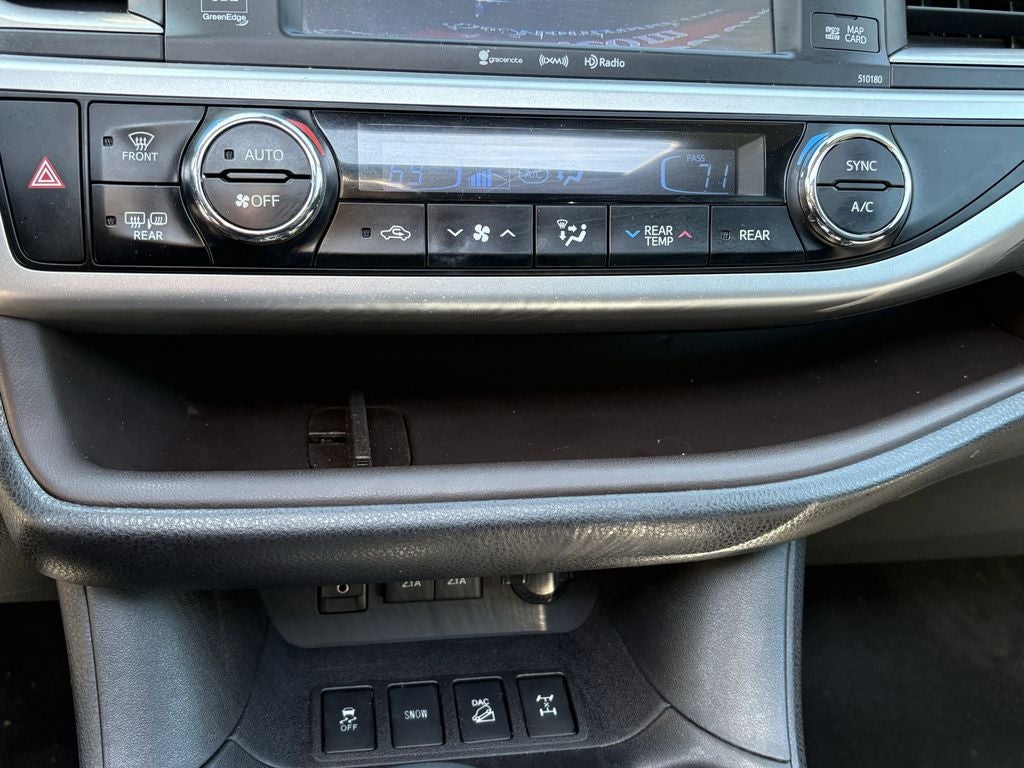 2017 Toyota Highlander Base