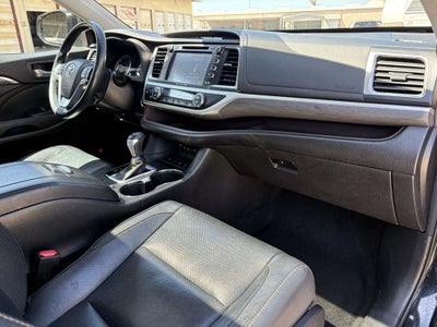 2017 Toyota Highlander Base