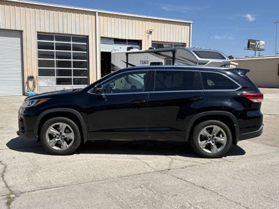 2017 Toyota Highlander Base