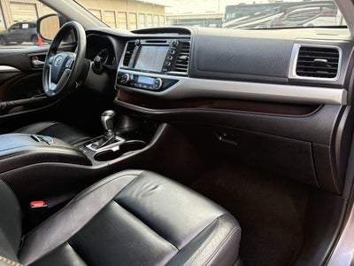 2016 Toyota Highlander XLE V6