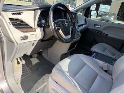 2019 Toyota Sienna XLE 8 Passenger