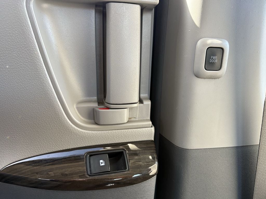 2019 Toyota Sienna XLE 8 Passenger