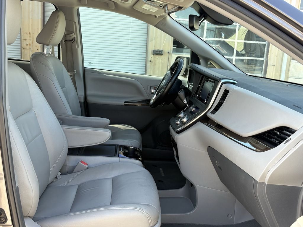 2019 Toyota Sienna XLE 8 Passenger