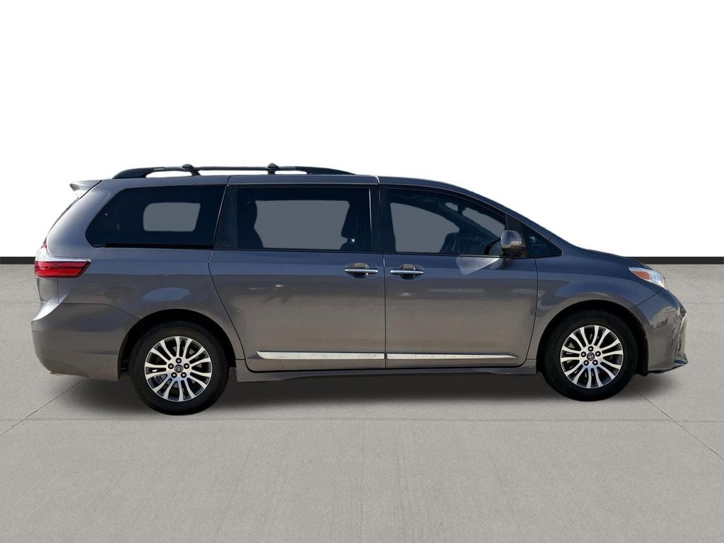 2019 Toyota Sienna XLE 8 Passenger