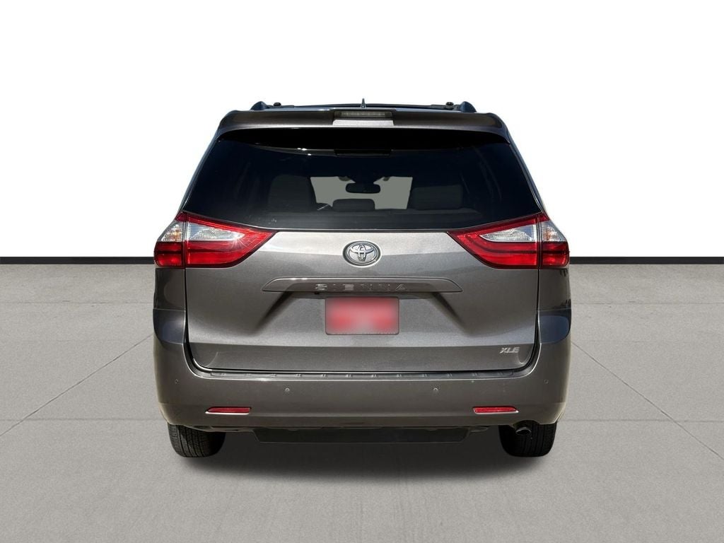 2019 Toyota Sienna XLE 8 Passenger