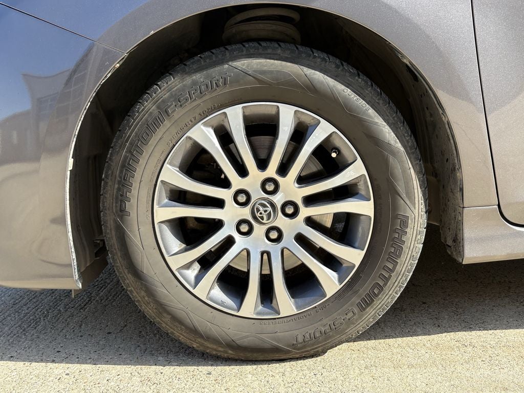 2019 Toyota Sienna XLE 8 Passenger