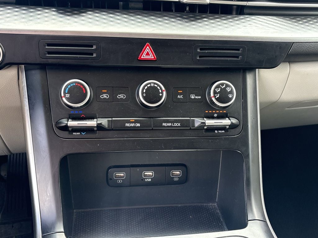 2023 Kia Carnival LX Seat Package