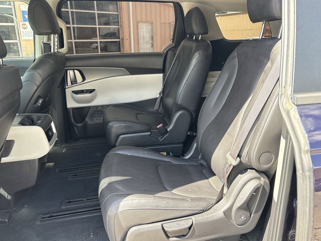 2023 Kia Carnival LX Seat Package