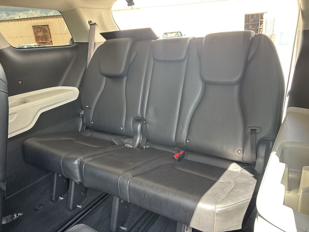 2023 Kia Carnival LX Seat Package