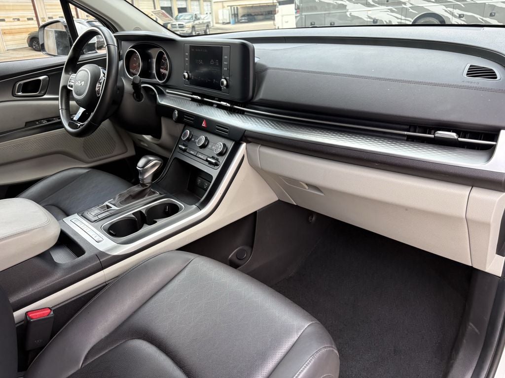 2024 Kia Carnival LX
