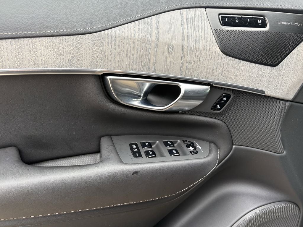 2025 Volvo XC90 B6 Ultra