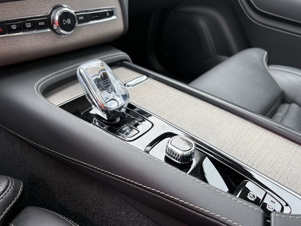 2025 Volvo XC90 B6 Ultra